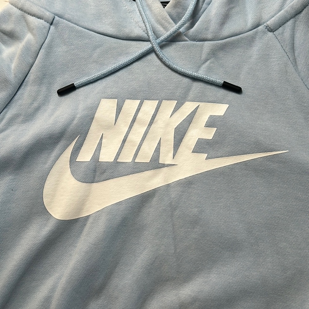 Nike Women’s Club Fleece Graphic Crop Pullover Hoodie, Baby Blue color Size XS